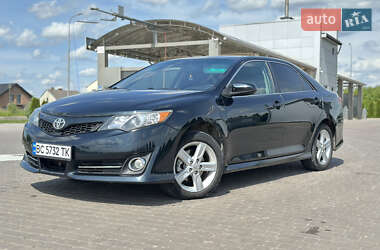 Седан Toyota Camry 2013 в Городке