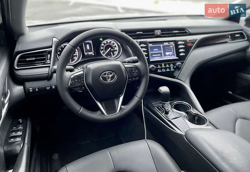 Седан Toyota Camry 2019 в Києві