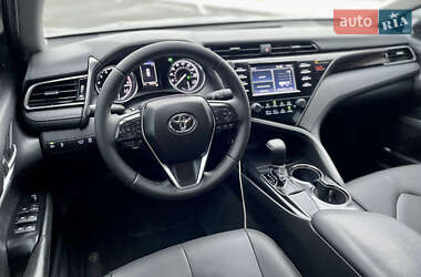 Седан Toyota Camry 2019 в 