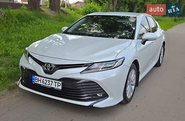 Седан Toyota Camry 2019 в Виннице