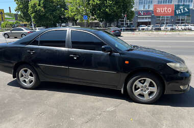 Седан Toyota Camry 2004 в 