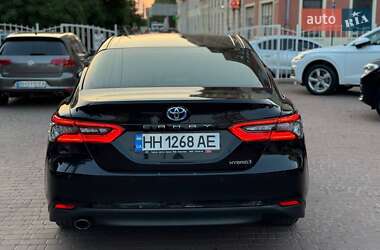Седан Toyota Camry 2023 в 
