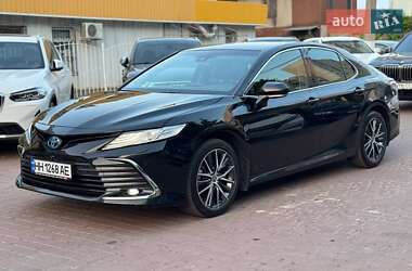 Седан Toyota Camry 2023 в 