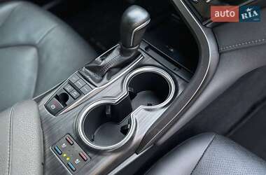 Седан Toyota Camry 2023 в 