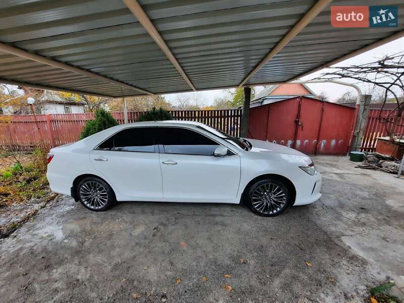 Седан Toyota Camry 2015 в Кременчуці