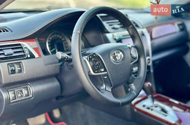 Седан Toyota Camry 2013 в 