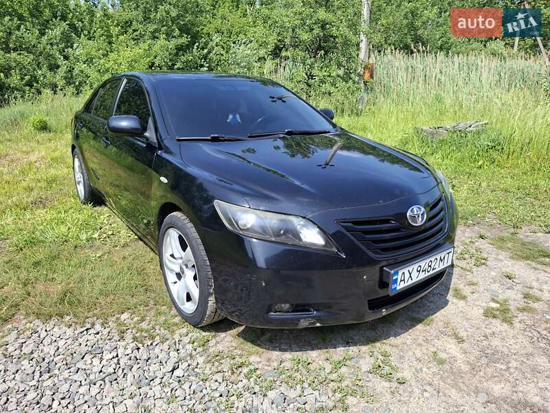 Седан Toyota Camry 2007 в Краснограде