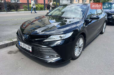 Седан Toyota Camry 2019 в Києві