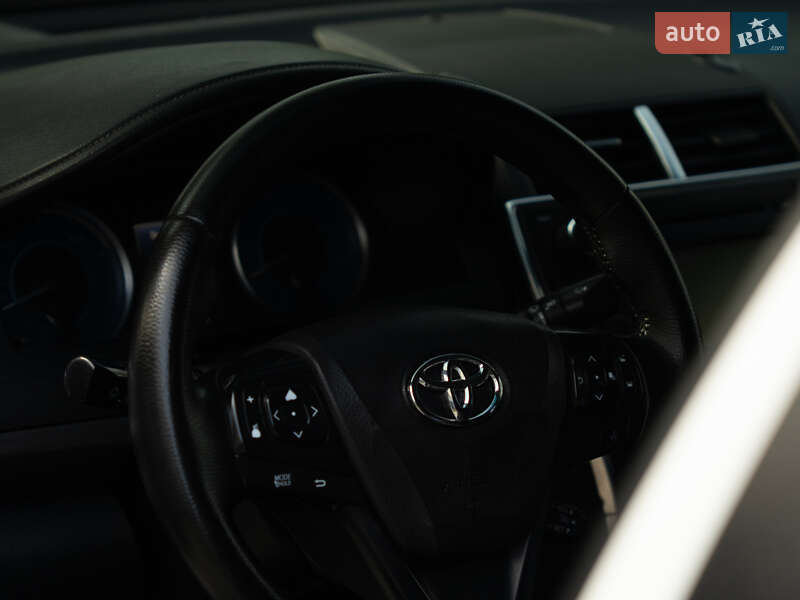 Седан Toyota Camry 2015 в Кременчуці