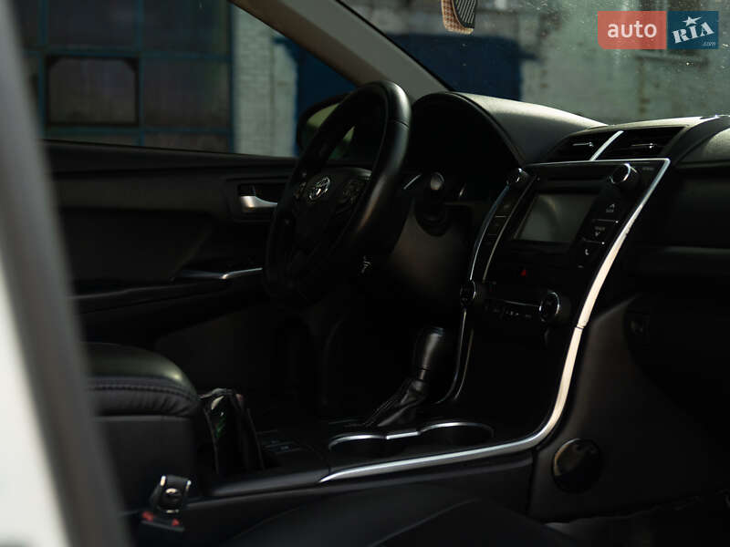 Седан Toyota Camry 2015 в Кременчуці