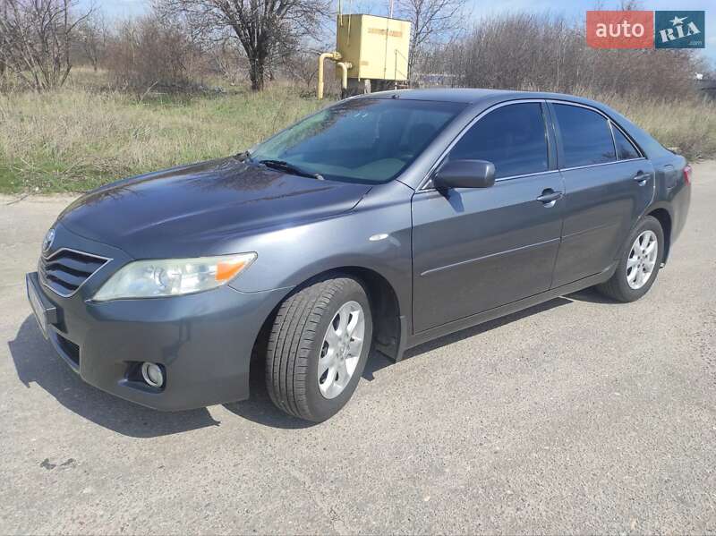 Седан Toyota Camry 2010 в Харкові