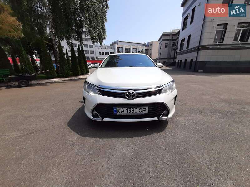 Седан Toyota Camry 2017 в Києві