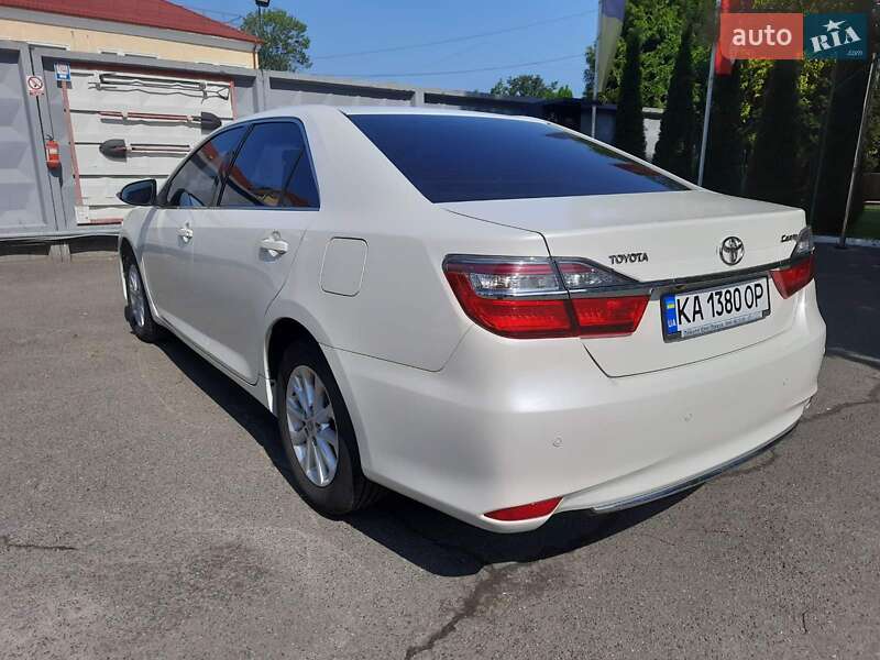 Седан Toyota Camry 2017 в Києві