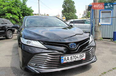 Седан Toyota Camry 2019 в Киеве