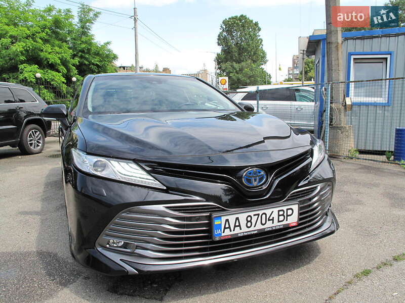Toyota Camry 2019