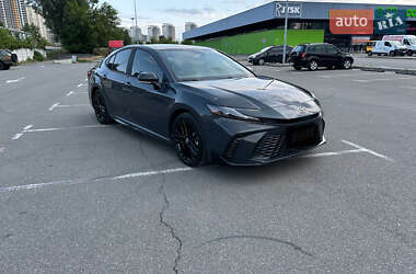 Седан Toyota Camry 2024 в Киеве
