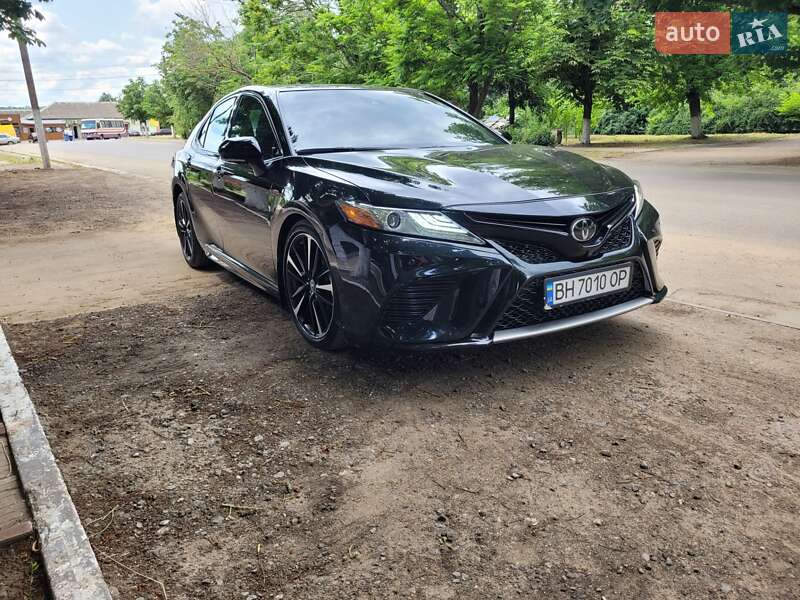 Седан Toyota Camry 2018 в Великій Михайлівці