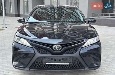 Седан Toyota Camry 2020 в Киеве