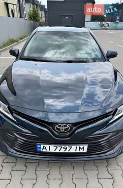 Седан Toyota Camry 2018 в Киеве