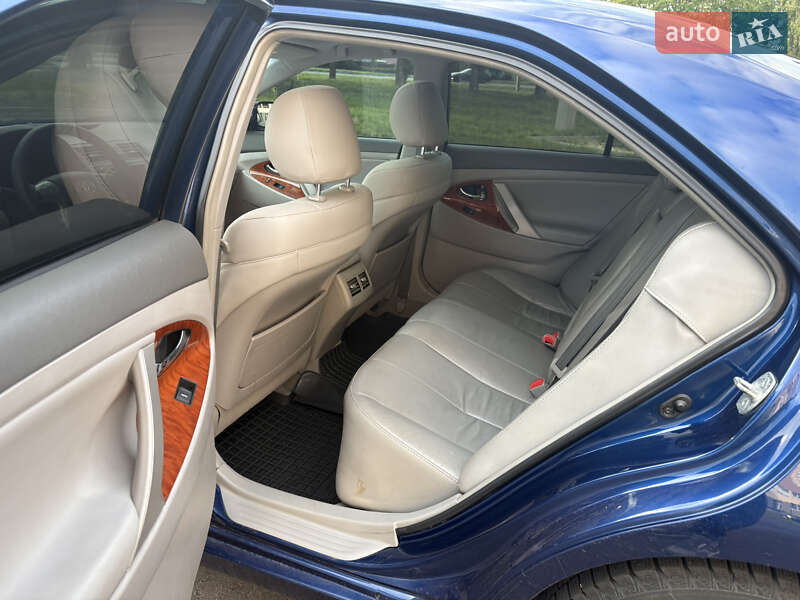 Седан Toyota Camry 2010 в Харькове