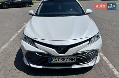 Седан Toyota Camry 2020 в Киеве