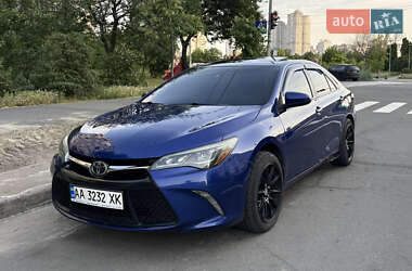 Седан Toyota Camry 2015 в Киеве