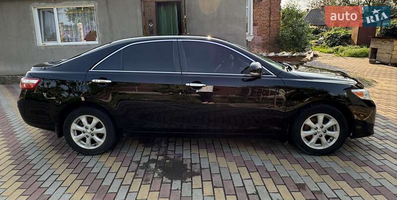 Седан Toyota Camry 2010 в Ананьїві