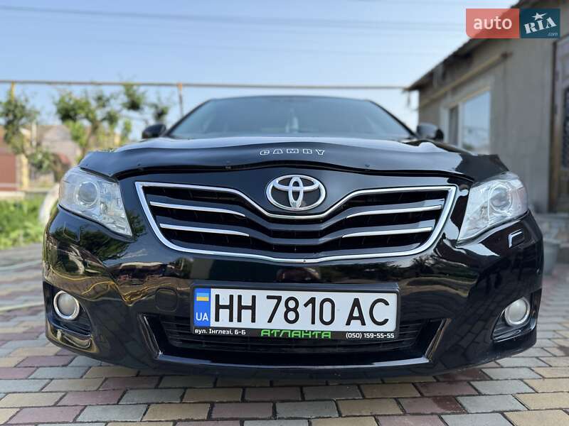 Седан Toyota Camry 2010 в Ананьїві