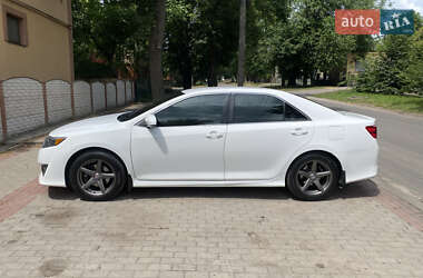 Седан Toyota Camry 2013 в Краснограде