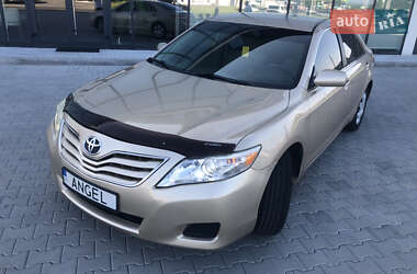 Седан Toyota Camry 2010 в Хусте