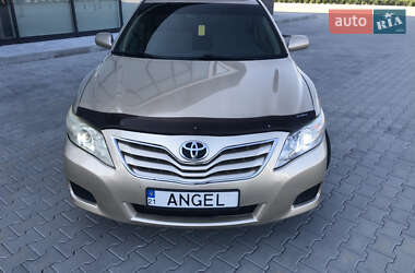 Седан Toyota Camry 2010 в Киеве