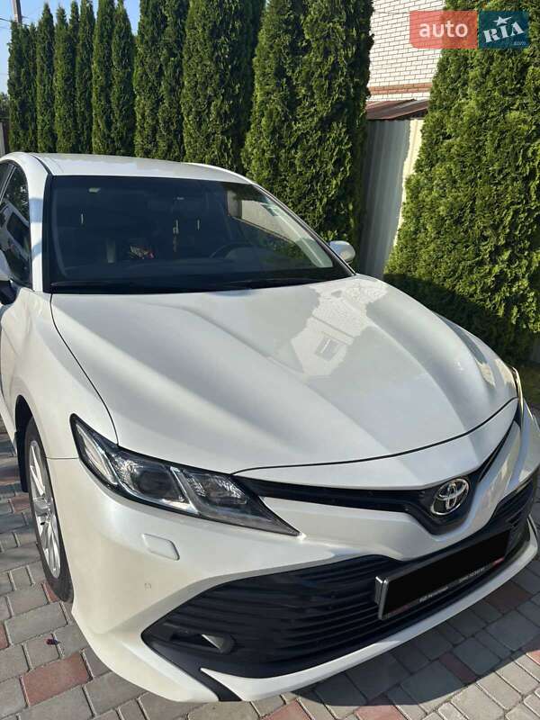 Toyota Camry 2019
