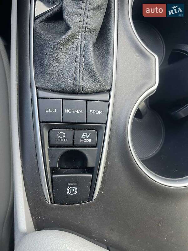 Седан Toyota Camry 2021 в Полтаві