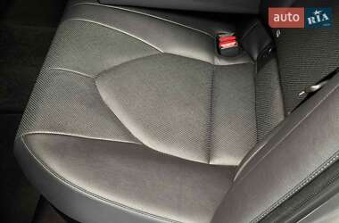 Седан Toyota Camry 2023 в 