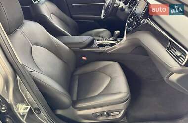 Седан Toyota Camry 2023 в 