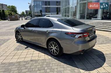 Седан Toyota Camry 2023 в 