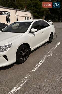 Седан Toyota Camry 2015 в Харкові