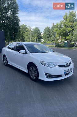 Седан Toyota Camry 2014 в Фастові