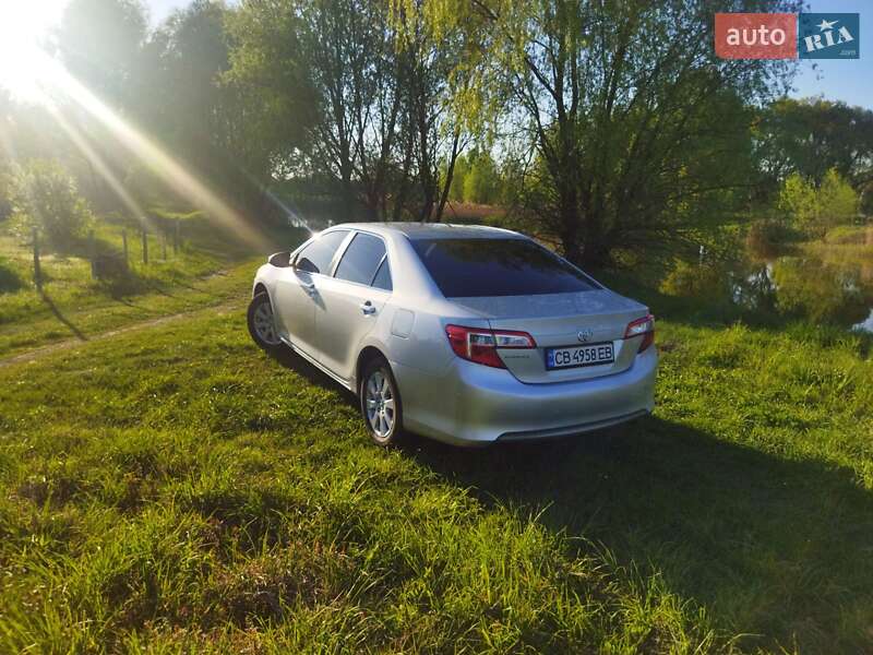 Седан Toyota Camry 2014 в Прилуках