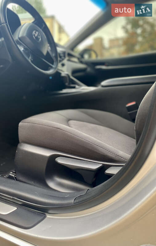 Седан Toyota Camry 2019 в Луцке