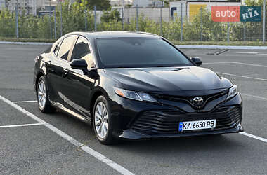 Седан Toyota Camry 2020 в Киеве