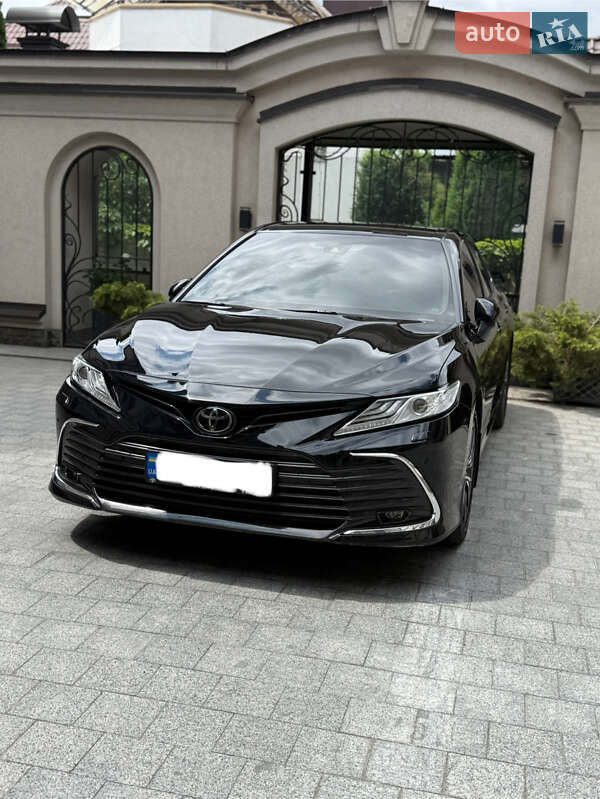 Седан Toyota Camry 2021 в 