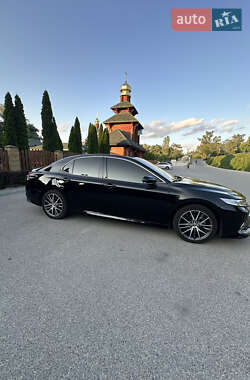 Седан Toyota Camry 2021 в 