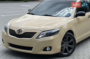 Седан Toyota Camry 2010 в Харкові