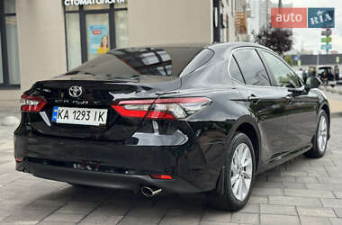 Седан Toyota Camry 2022 в 