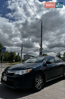 Седан Toyota Camry 2014 в Ровно