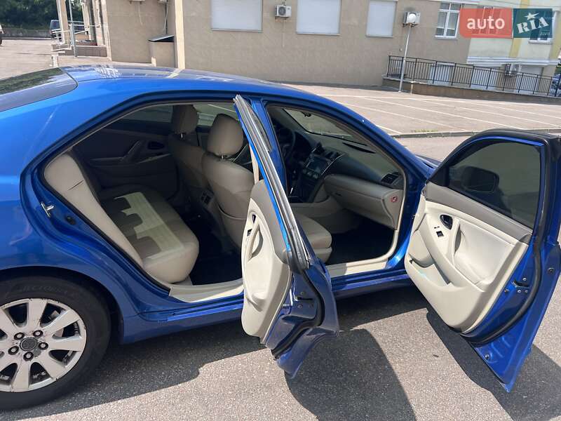 Седан Toyota Camry 2007 в Києві
