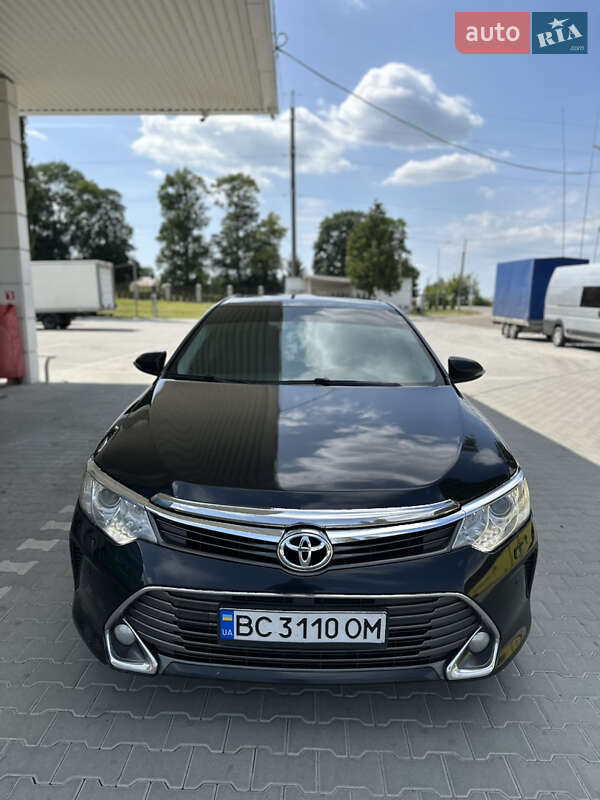 Седан Toyota Camry 2015 в Львове