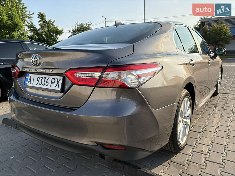 Седан Toyota Camry 2019 в Киеве
