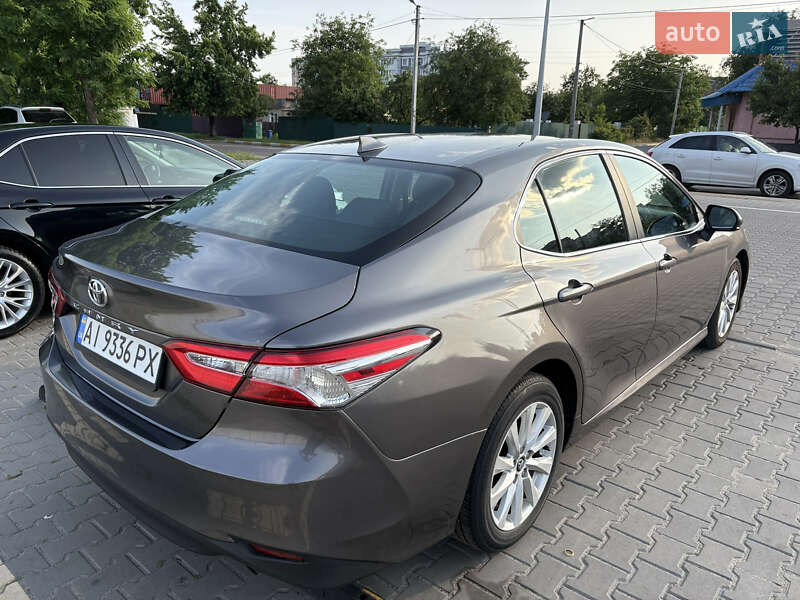 Седан Toyota Camry 2019 в Киеве